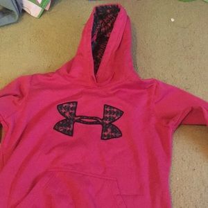 Under Armor pink hoodie med